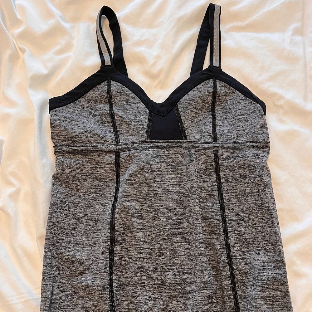 Reflector LuluLemon Top w zipper back pocket